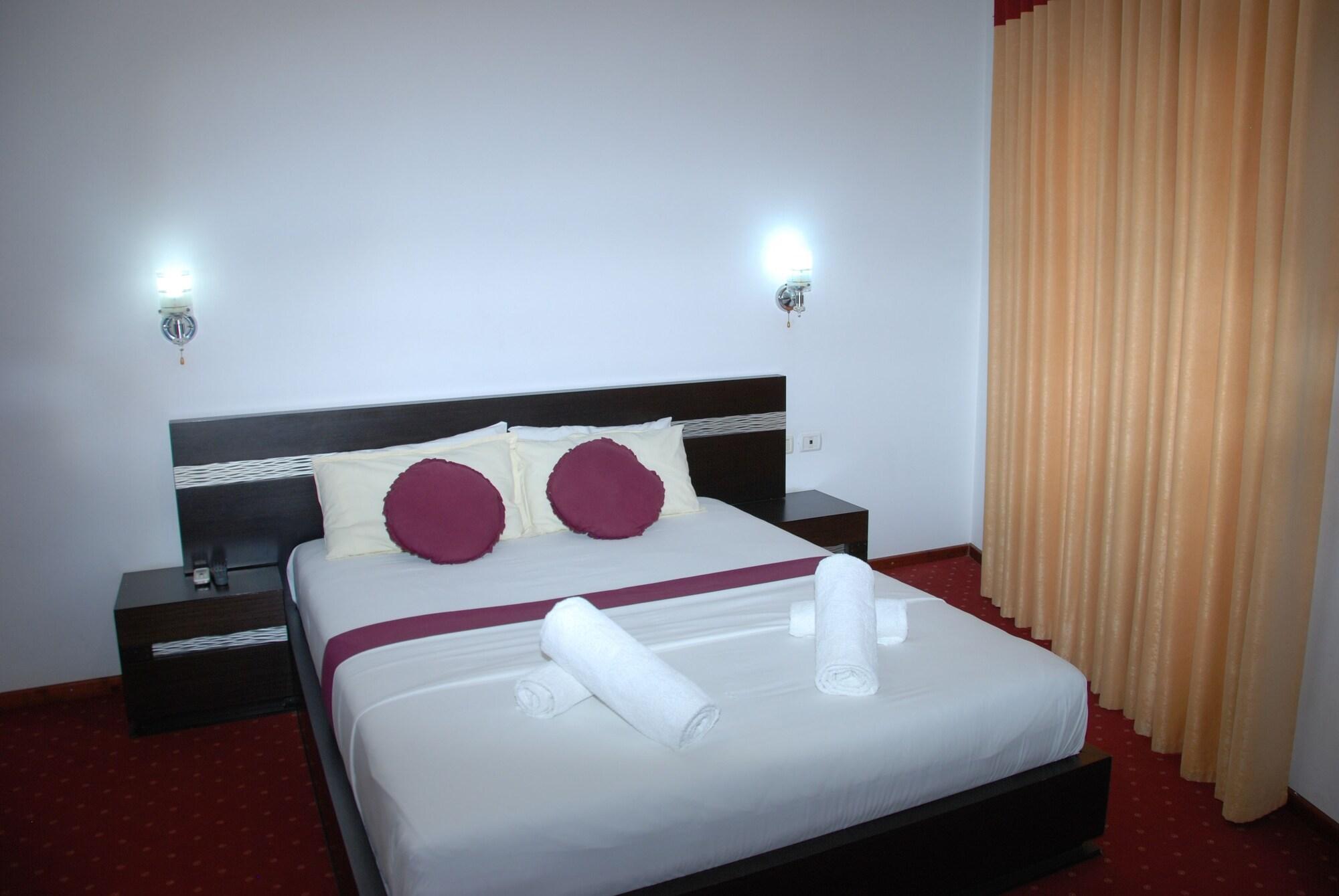 Hotel Strora Saranda Extérieur photo